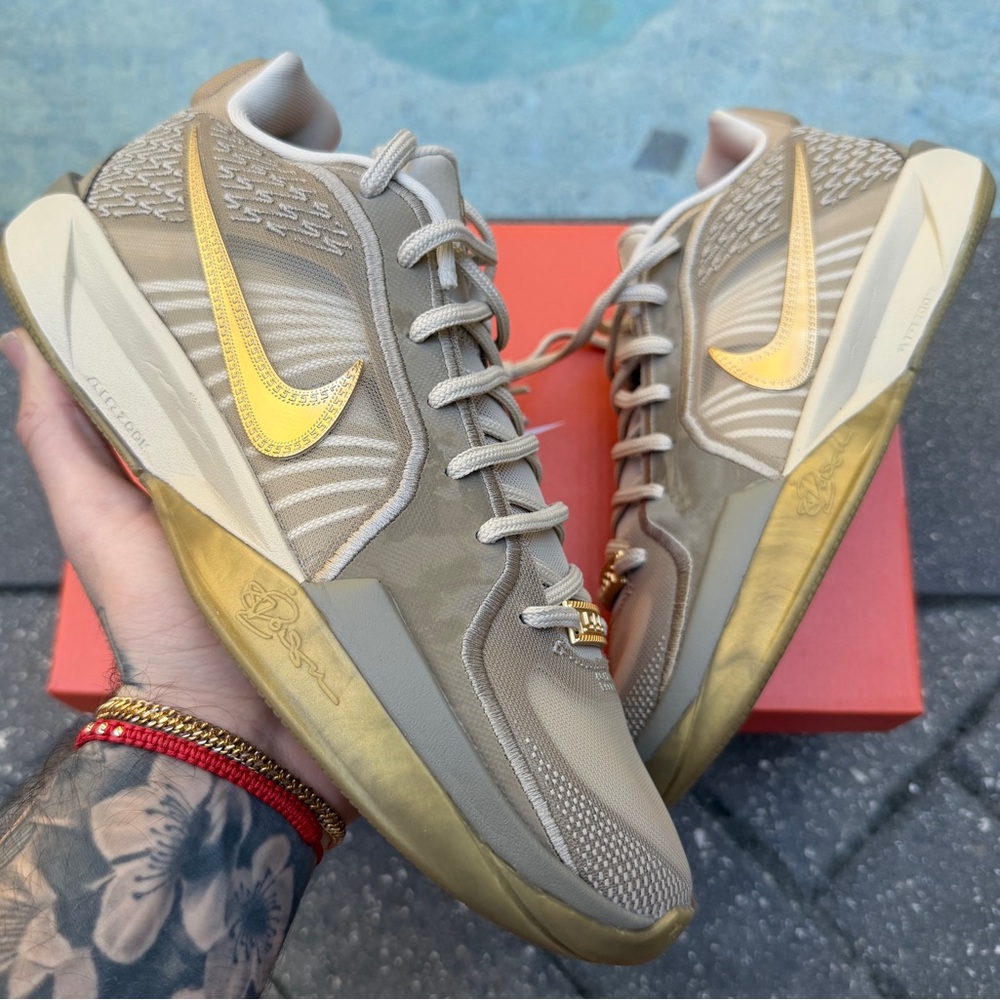 NIKE SABRINA 2 GOLD 8.5W / 7 MENS